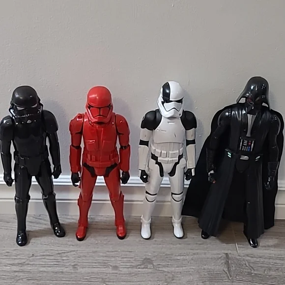 4 Star Wars Action Figures - Picture 3 of 3